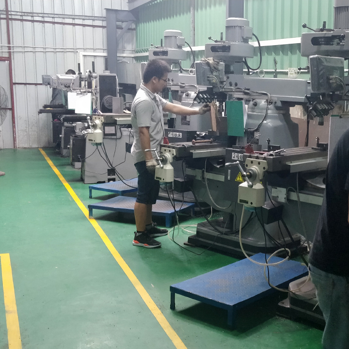乐发铣床加工车间